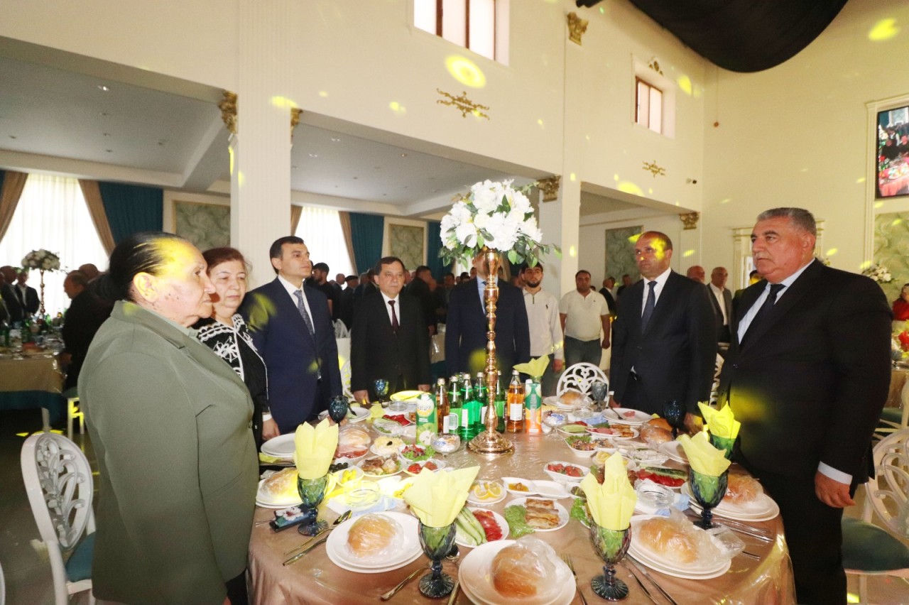 Qazaxın icra başçısı şəhid qardaşının toyunda - FOTOLAR